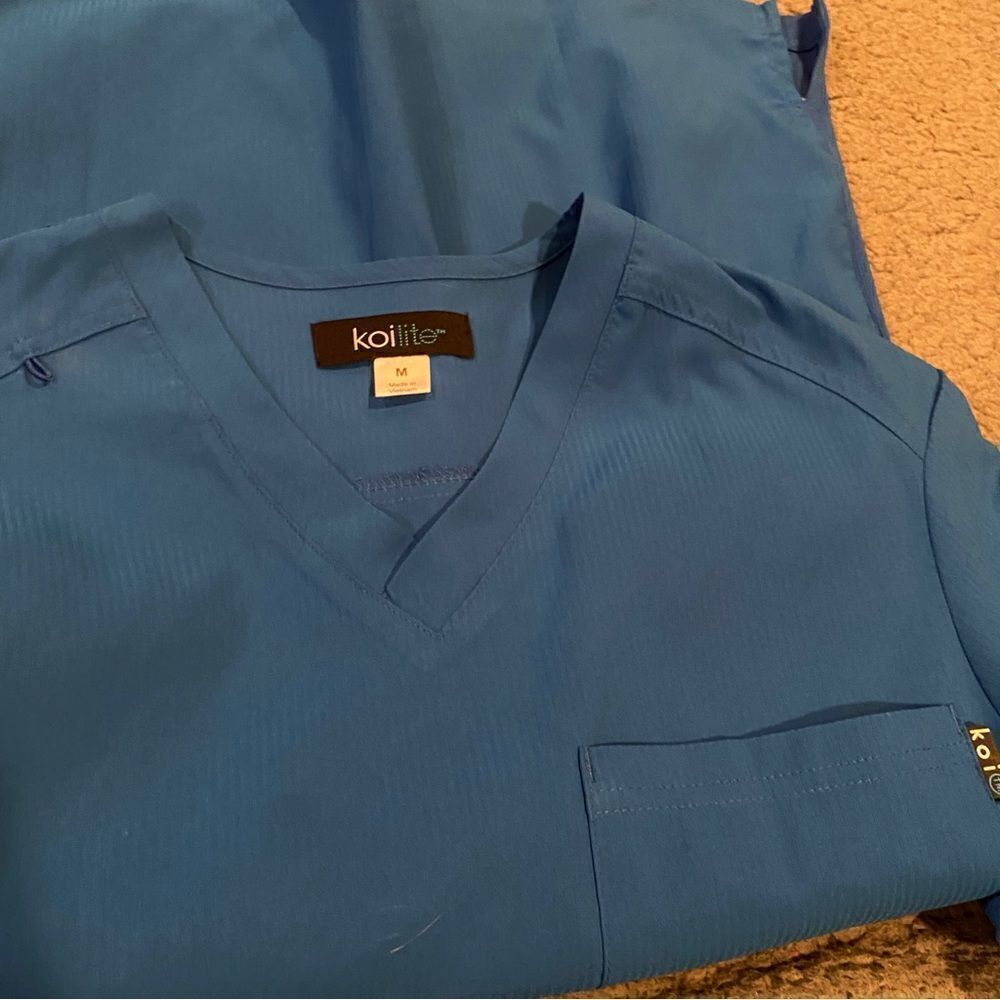 Koi Lite Dobby Scrub Set - Picture 9 of 13
